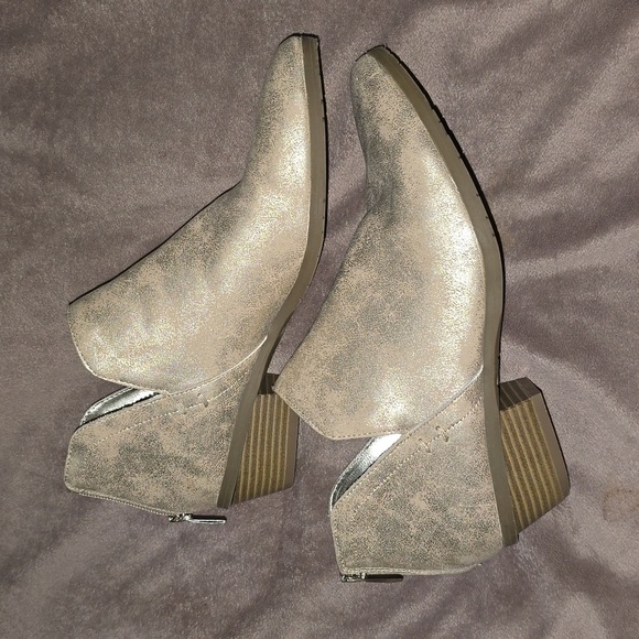 Charming Charlie Metallic Gold Slip-on Zip Back Bootie Size - Picture 1 of 11
